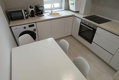 Mall Coresi - apartament 2 camere cochet - loc de parcare propriu - boxă - 3