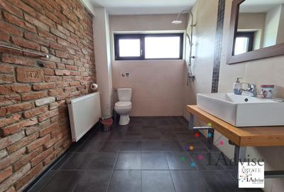 Casă individuală cu 12 camere cu Canalizare în Fundata - 24