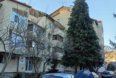 Apartament cu 3 camere decomandat în Coman - 2