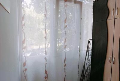 Apartament cu 3 camere decomandat în Sud