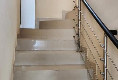 Casă individuală cu 4 camere cu Canalizare în CET - 12