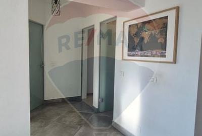 Apartament cu 3 camere de vânzare în zona 13 Septembrie - 4