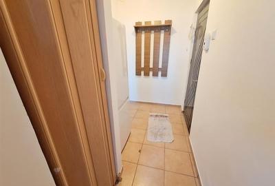 Apartament 2 semidecomandate, zona Milcov - 19