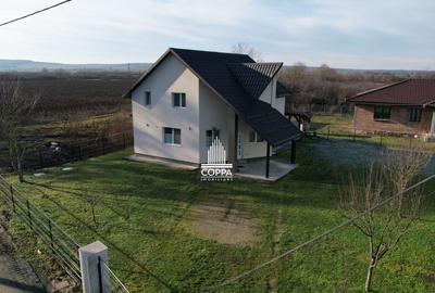 Casă cu 4 camere cu Teren 865 Mp în Săcălășeni