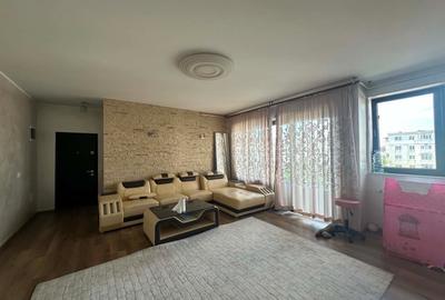 Apartament cu 3 camere decomandat, mobilat în 9 Mai - 2