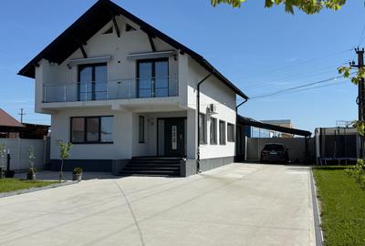 Casă cu 4 camere în Albota - 3