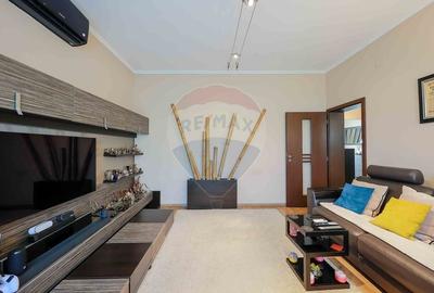 Apartament cu 4 camere si garaj de vanzare in zona Universitatii - 2