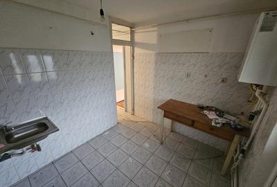 Apartament 3 camere decomandat zona Nicolina 2 Scoala Alecu Rossu - 2