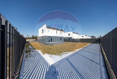 Casă cu 4 camere cu Teren 500 Mp în Sânpetru - 24