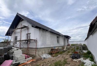 Casa individuala de vanzare, cu 4 camere, 96 mp, zona ?u - 11
