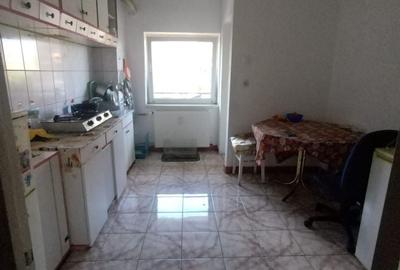 Apartament cu 3 camere nedecomandat în Central - 3
