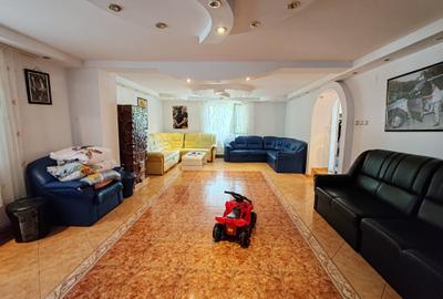 Apartament cu 6 camere decomandat, mobilat în Central