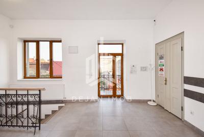 Apartament cu 8 camere în Central - 19