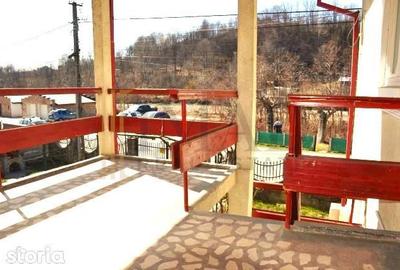 Casă cu 7 camere cu Teren 1020 Mp în Central - 4