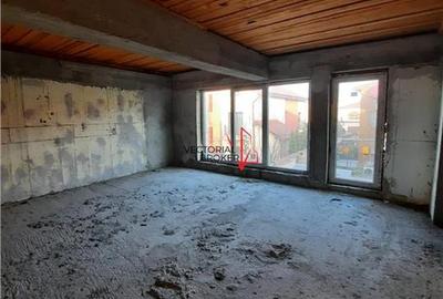 Duplex cu 5 camere cu Canalizare în Central - 3