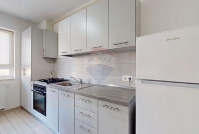 Apartament cu 2 camere decomandat în Tractorul