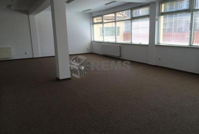 Birou renovat / Etaj  1 in vila zona Sigma - 6