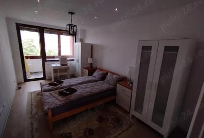 Apartament cu 3 camere semidecomandat în Central - 1