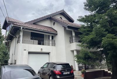 Casă individuală cu 9 camere cu Canalizare în Drumul Taberei