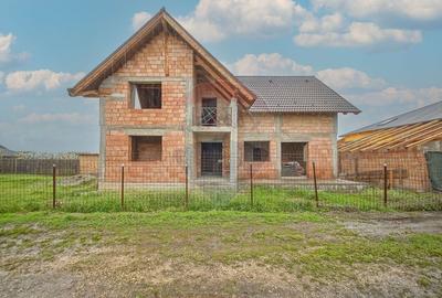 Casă individuală cu 6 camere cu Teren 500 Mp în Feldioara - 1