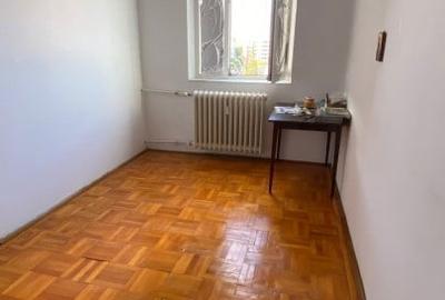 Apartament 3 camere, semidecomandat, et 4/4, Zona Democratiei