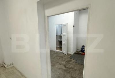 Spațiu comercial, de 85 mp, în Central - 4