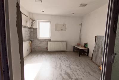 Apartament cu 3 camere decomandat în Sebastian