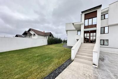 Casă cu 5 camere cu Canalizare în Central - 5