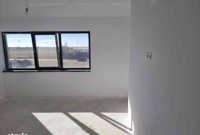 Casă cu 5 camere cu Teren 360 Mp în Malu Mare - 3