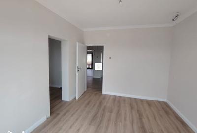 Casă cu 5 camere cu Teren 446 Mp în Central - 12