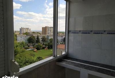 Apartament cu 2 camere decomandat în Micro 15