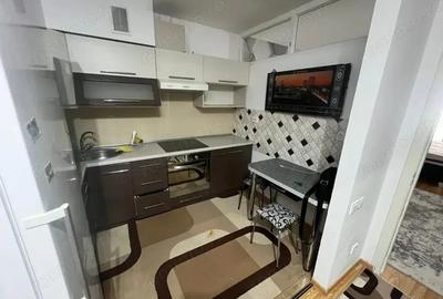 Garsonieră decomandată în Titan