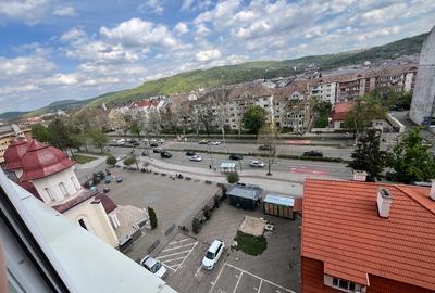 Apartament cu 4 camere semidecomandat în Independenței - 16