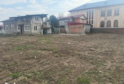 Teren de 1111 mp, în Central - 12