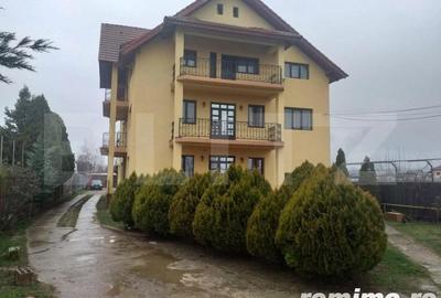 Casă cu 11 camere cu Teren 1700 Mp în Central - 2