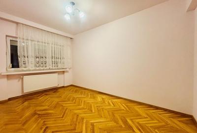 De vanzare apartament 3 camere Central - 12