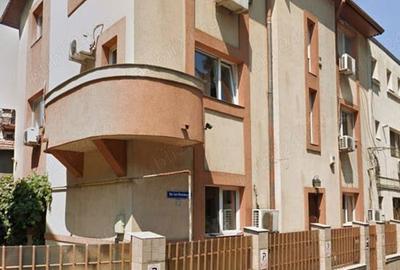 Casă cu 8 camere cu Canalizare în Centrul Civic - 4