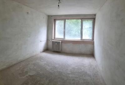 Unirii metrou FANTANI bl.reabilitat,, decomandat,3/10,balcon inchis. - 3