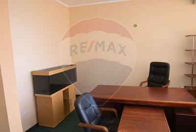 Spațiu comercial, de 200 mp, în Central - 13