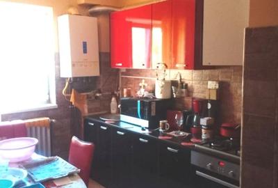 Apartament cu 2 camere semidecomandat, mobilat în Cetate