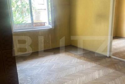 Apartament 2 camere, necesita renovare, zona Centrala, str. - 8