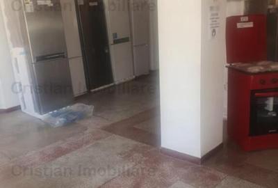 Spațiu comercial, de 135 mp, în Central - 3