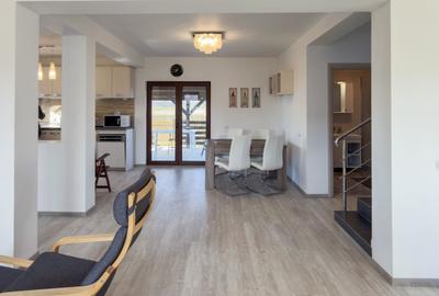 Casă individuală cu 5 camere cu Garaj în Săbăreni - 7
