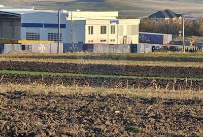Teren agricol extravilan de 6100 mp, în Stroiești