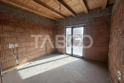 Casă cu 7 camere cu Teren 500 Mp în Orlat - 6