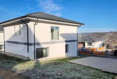 Vila superba cu o panorama deosebita asupra orasului situata in Corunca - 1