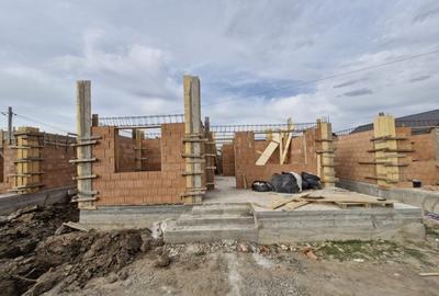 Casa P+M, toate utilitățile, la ASFALT, COMISION 0 - 4
