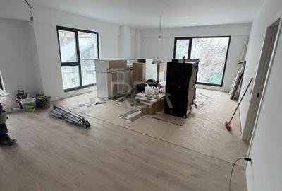 Apartament cu 3 camere semidecomandat în Central - 3