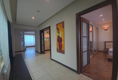 Apartament 3 camere 2 bai lux parcare subterana termen lung zona KM 5 - 25