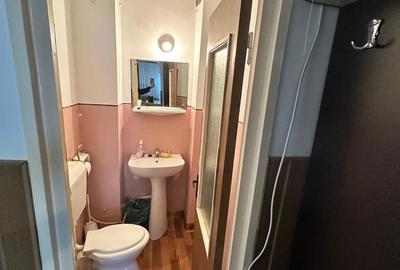 Se vinde apartament cu 3 camere, situat in Comane?ti, Bacau, etaj 4. - 4